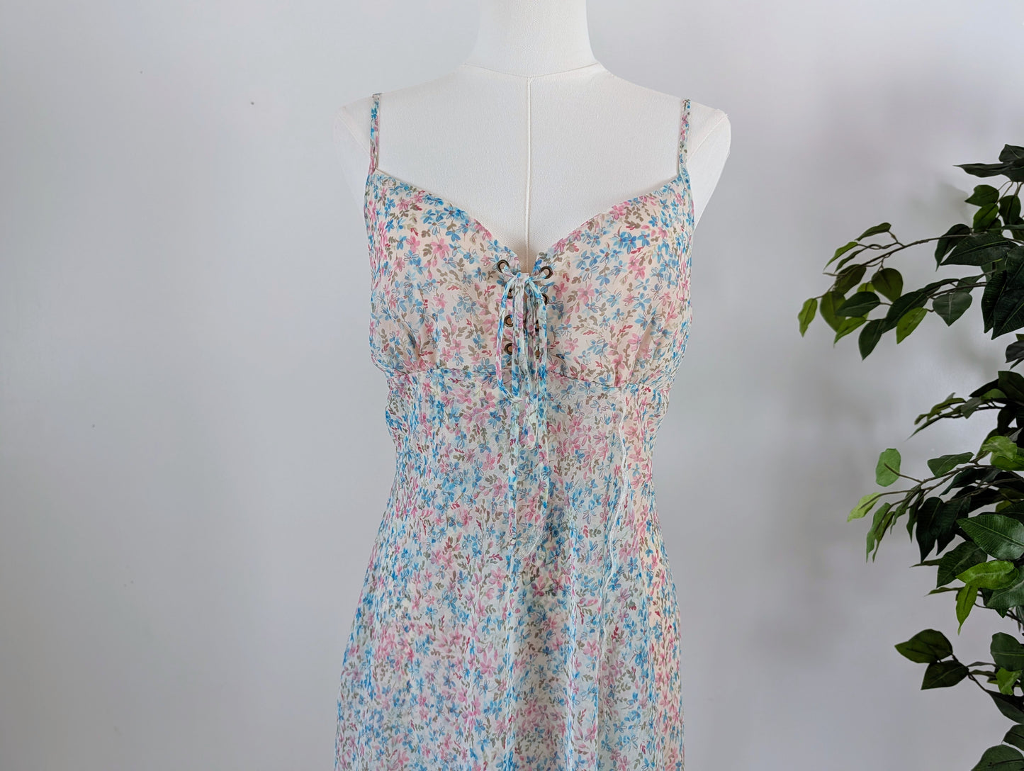 Whimsical Lace Up Floral Dress - M