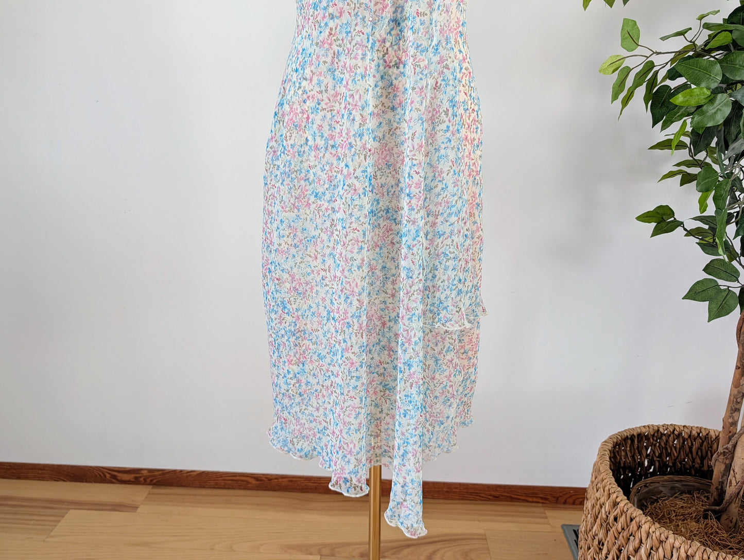 Whimsical Lace Up Floral Dress - M