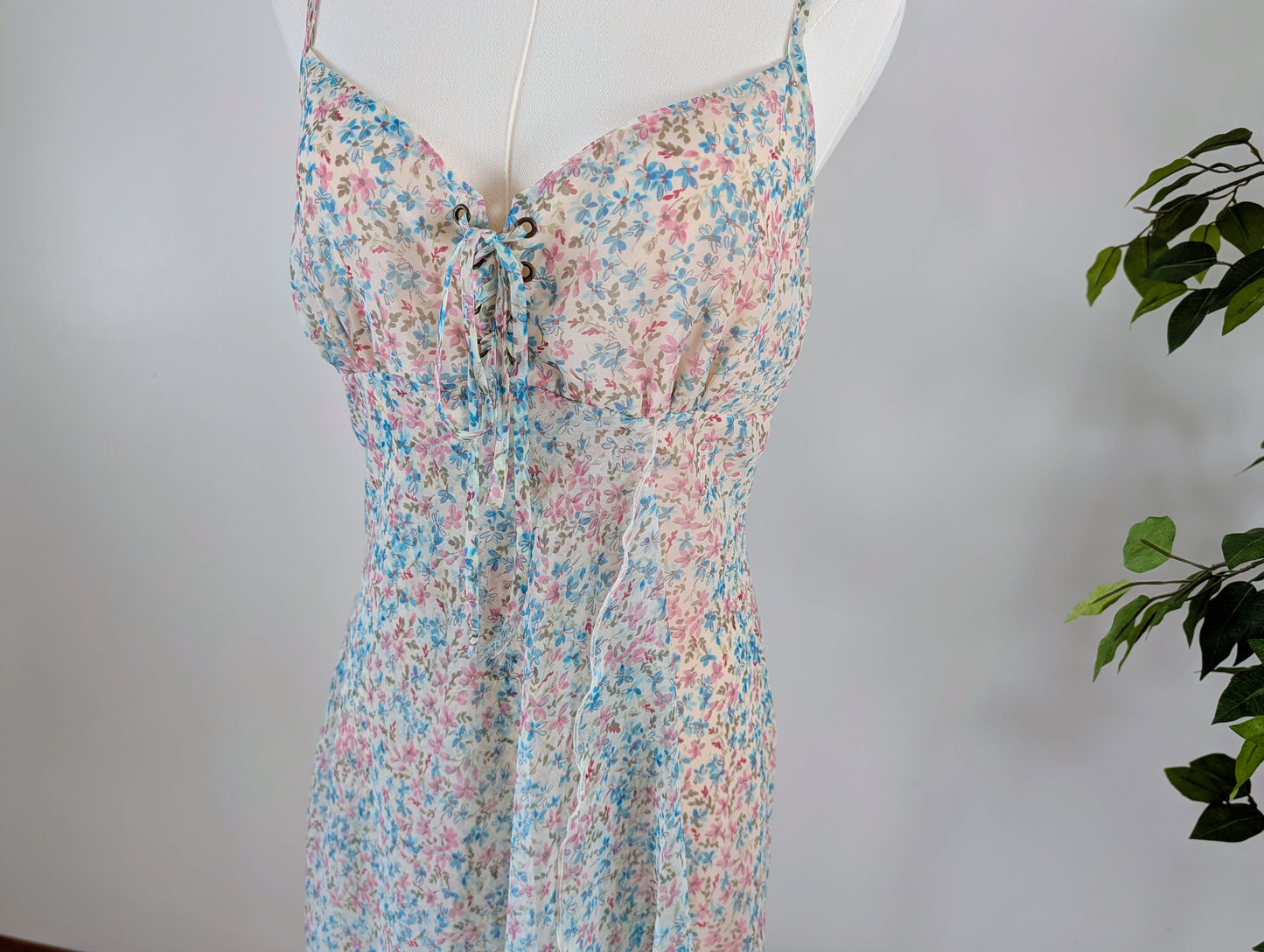 Whimsical Lace Up Floral Dress - M