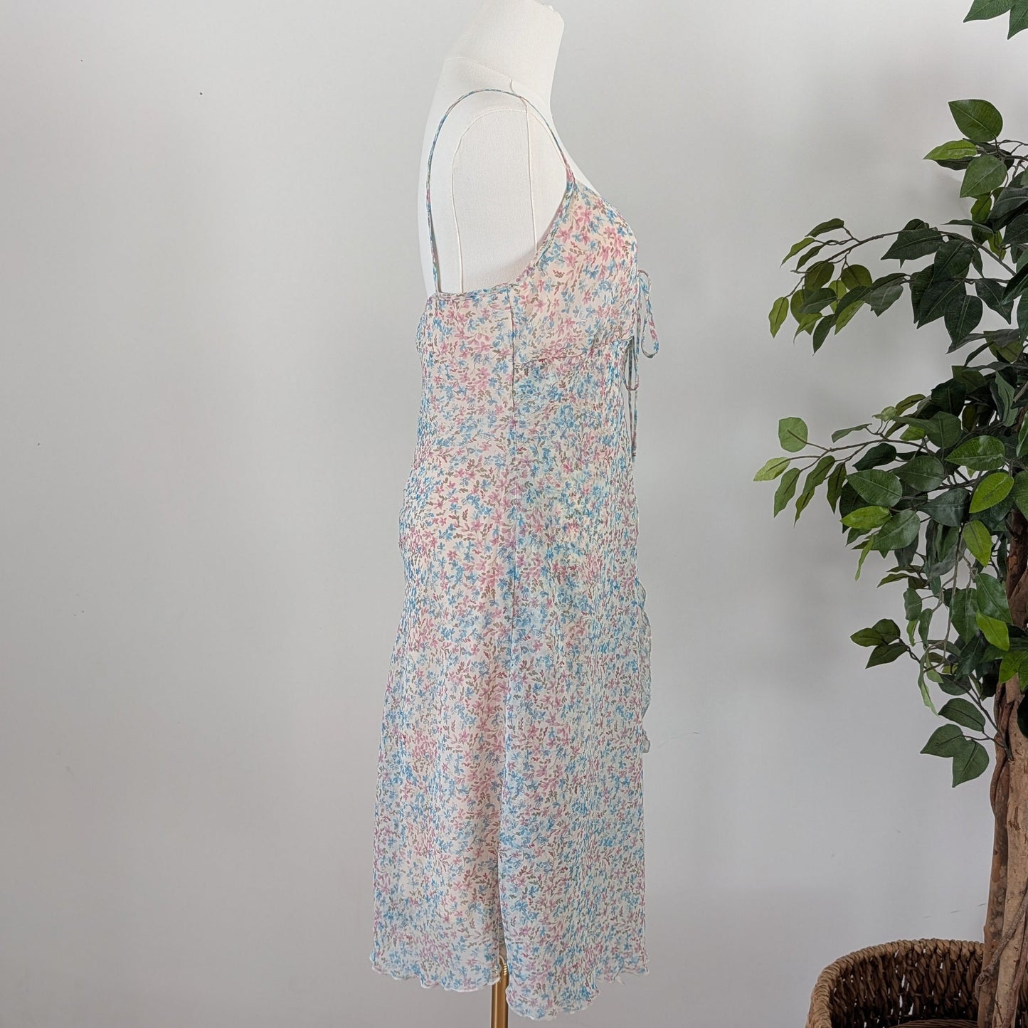 Whimsical Lace Up Floral Dress - M