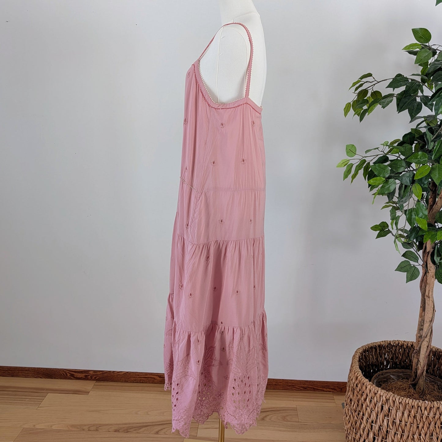 Beaded Eyelet Tiered Maxi Dress - M