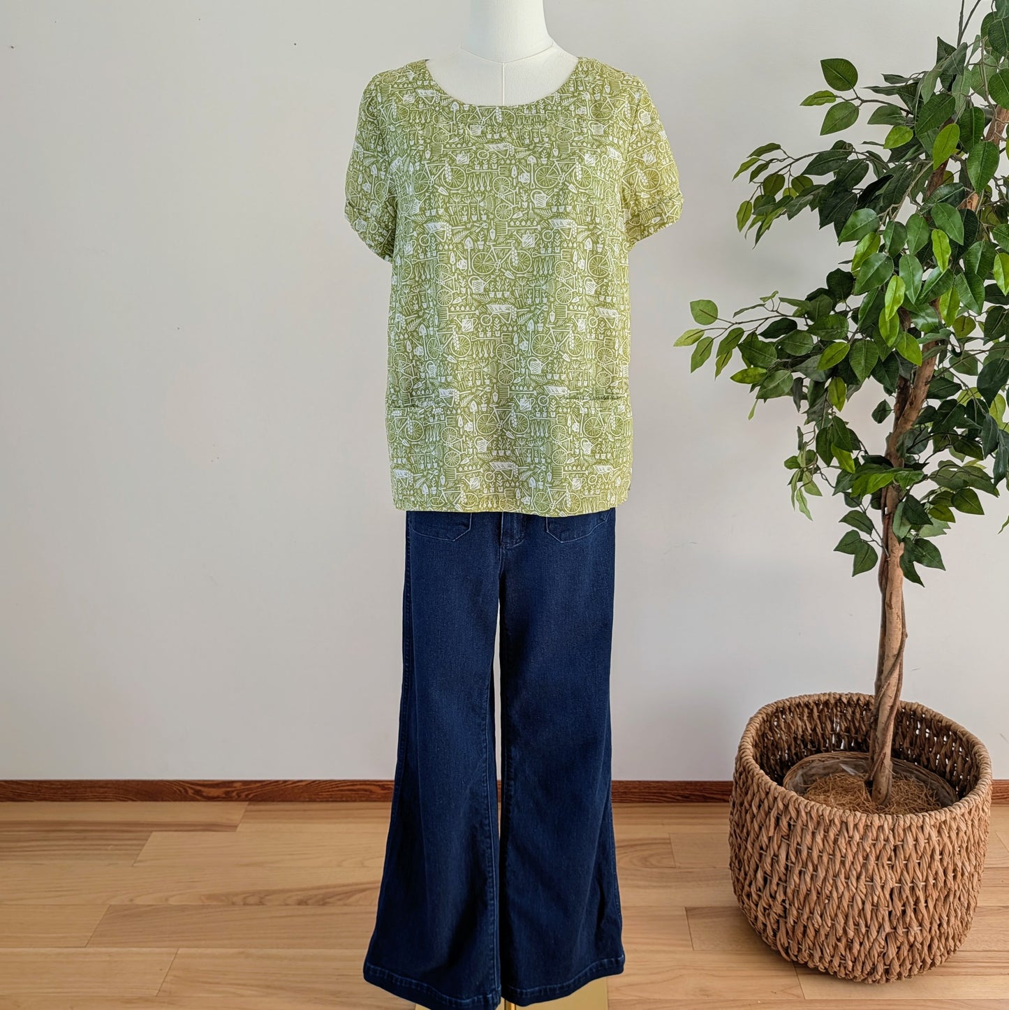 Novelty Printed Cotton Top Shirt - L