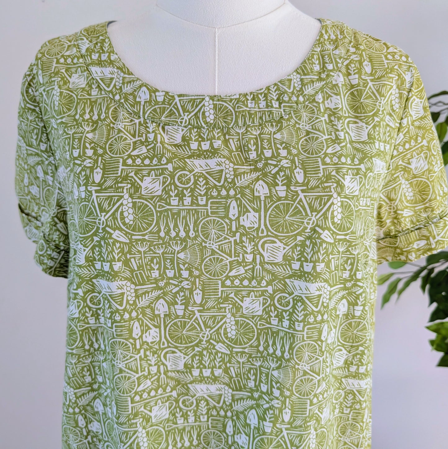 Novelty Printed Cotton Top Shirt - L