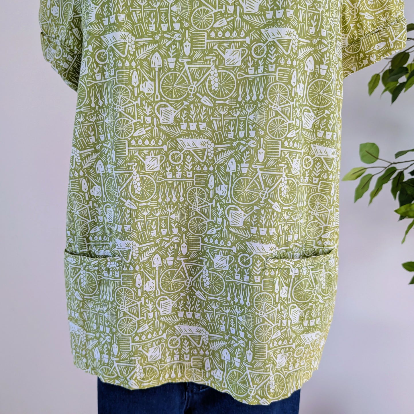 Novelty Printed Cotton Top Shirt - L
