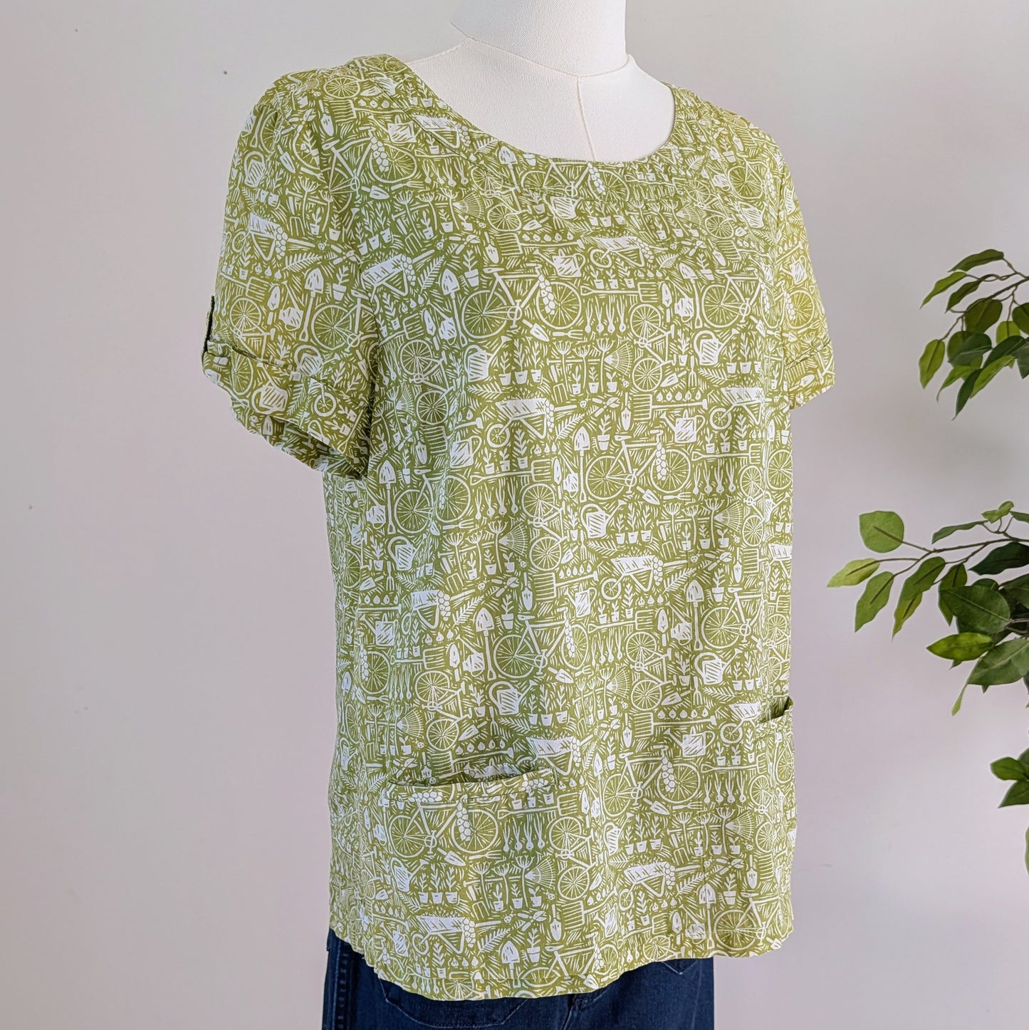 Novelty Printed Cotton Top Shirt - L
