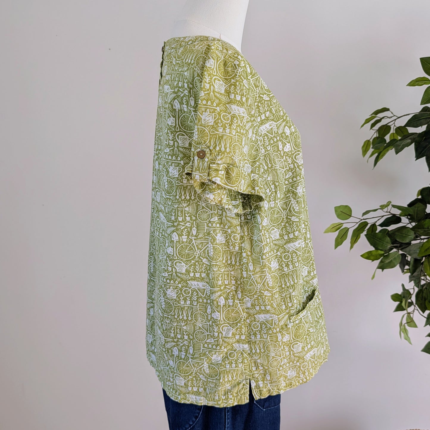 Novelty Printed Cotton Top Shirt - L