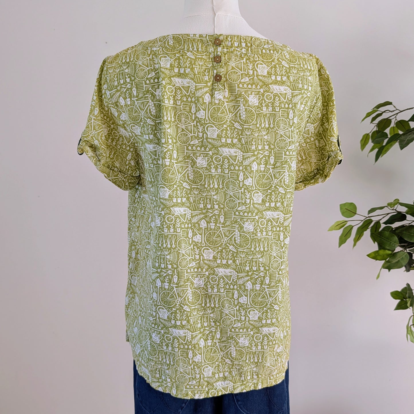 Novelty Printed Cotton Top Shirt - L
