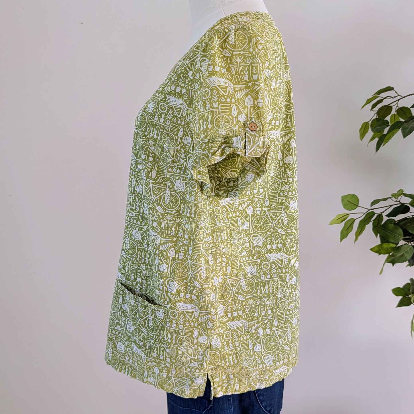 Novelty Printed Cotton Top Shirt - L