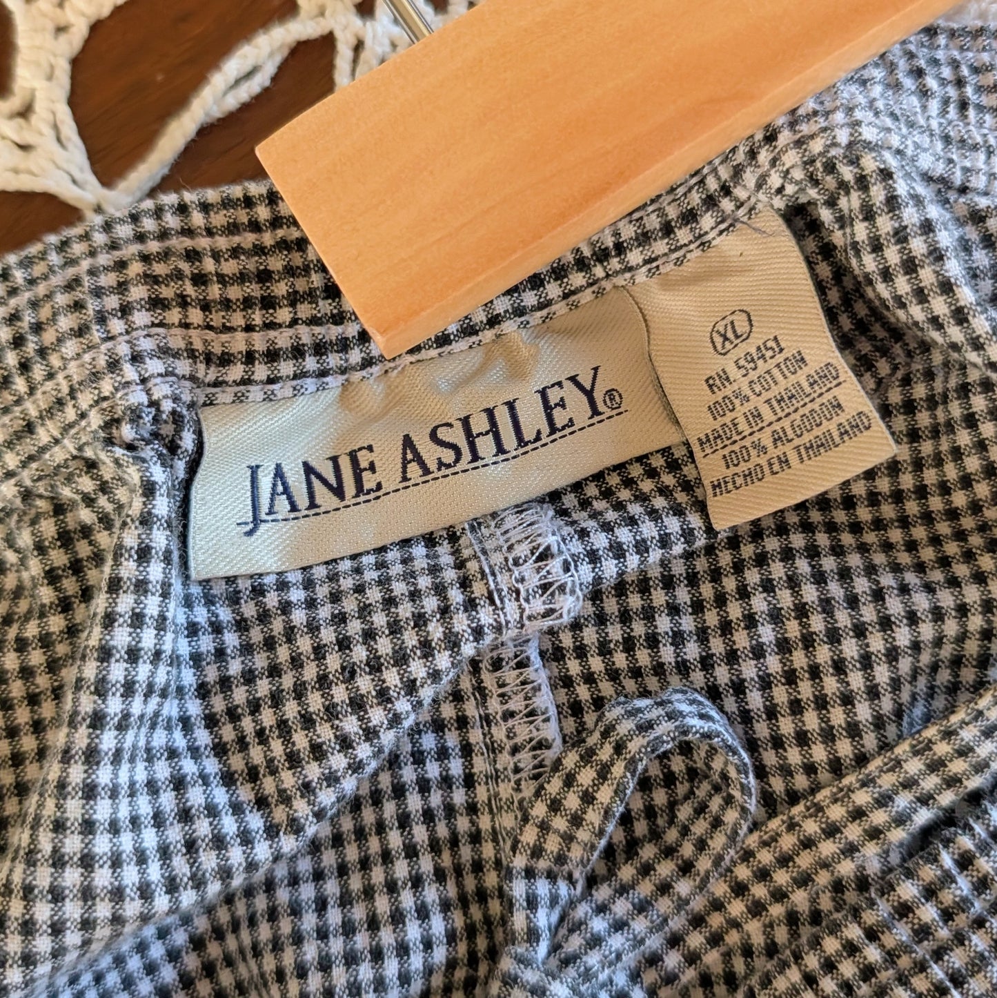 Cotton Gingham Plaid Floral Capris - XL
