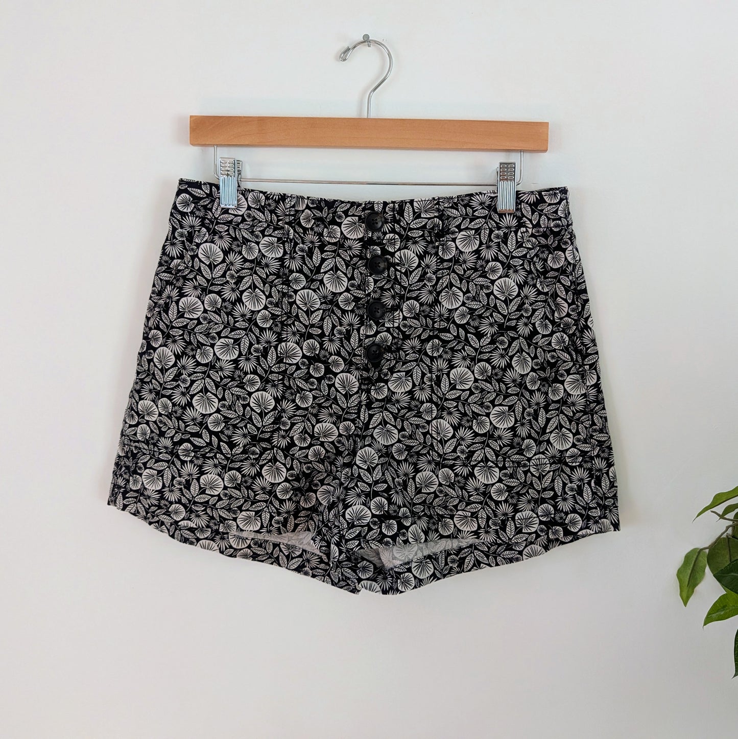 Ann Taylor LOFT Leaf Button Up Short - 6