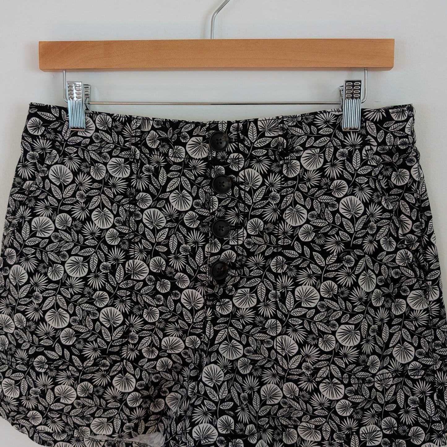 Ann Taylor LOFT Leaf Button Up Short - 6