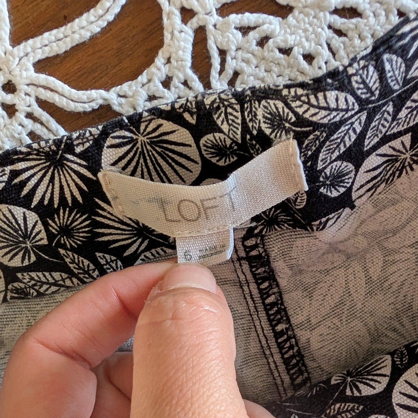 Ann Taylor LOFT Leaf Button Up Short - 6