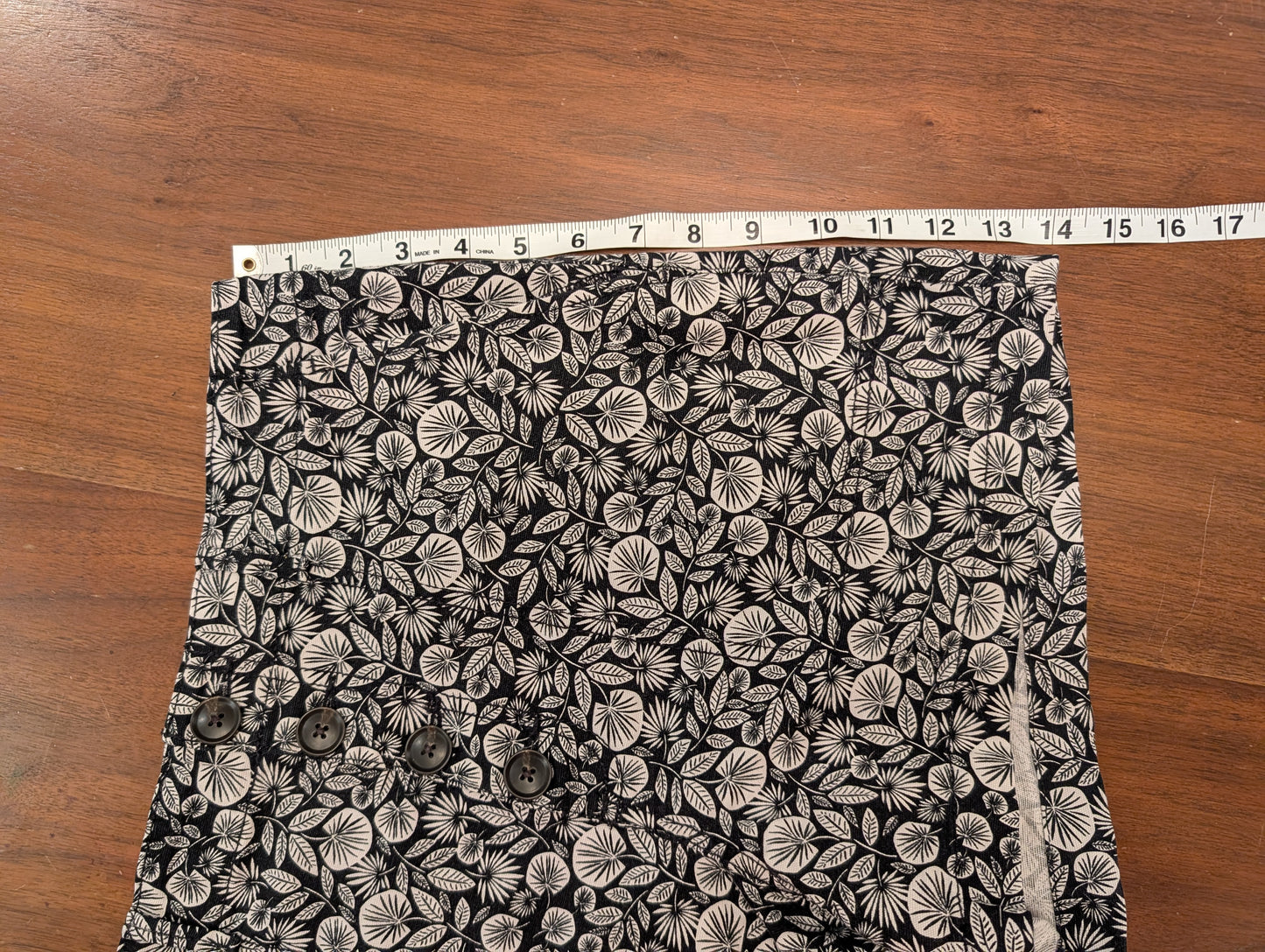 Ann Taylor LOFT Leaf Button Up Short - 6