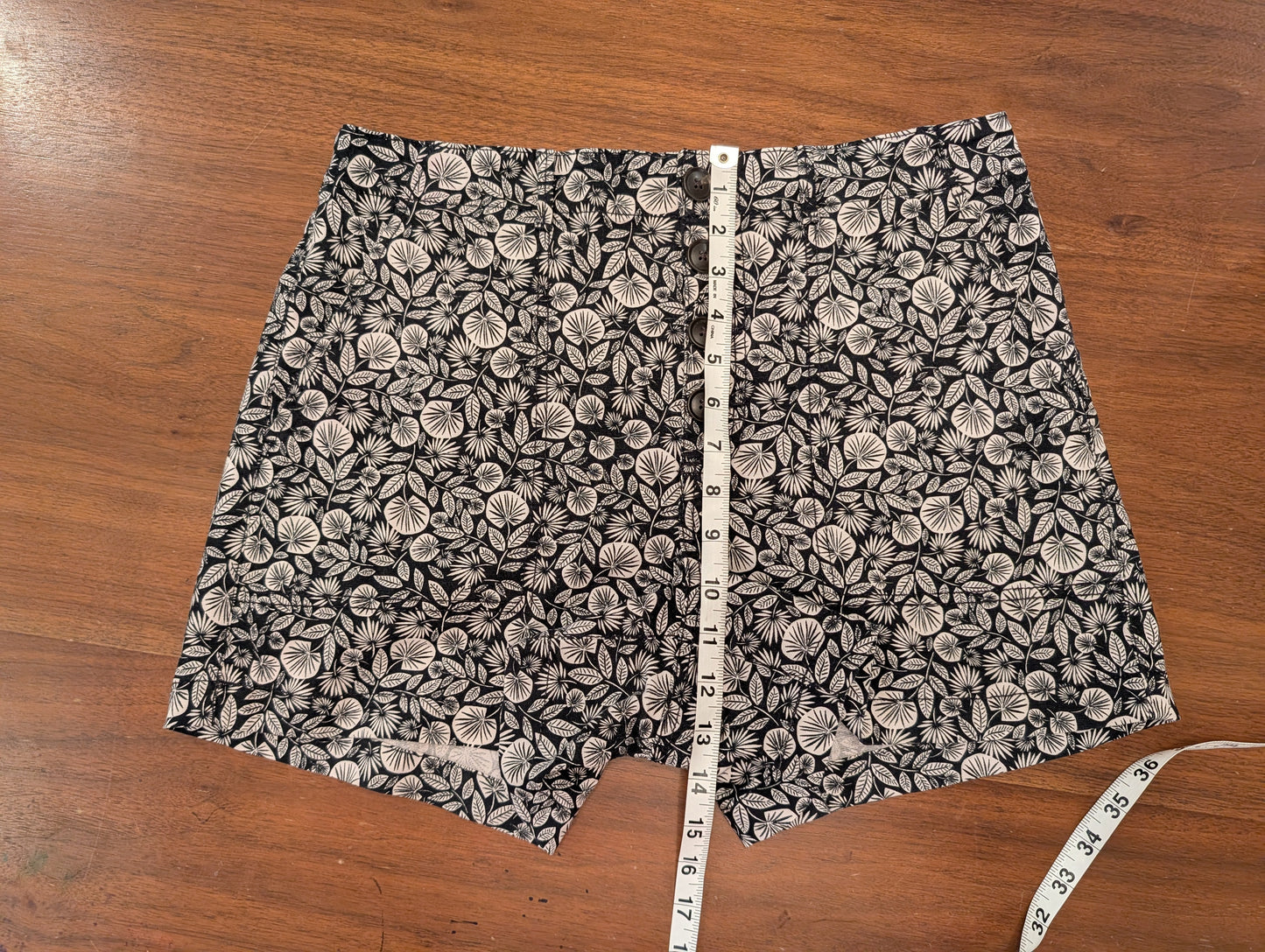 Ann Taylor LOFT Leaf Button Up Short - 6