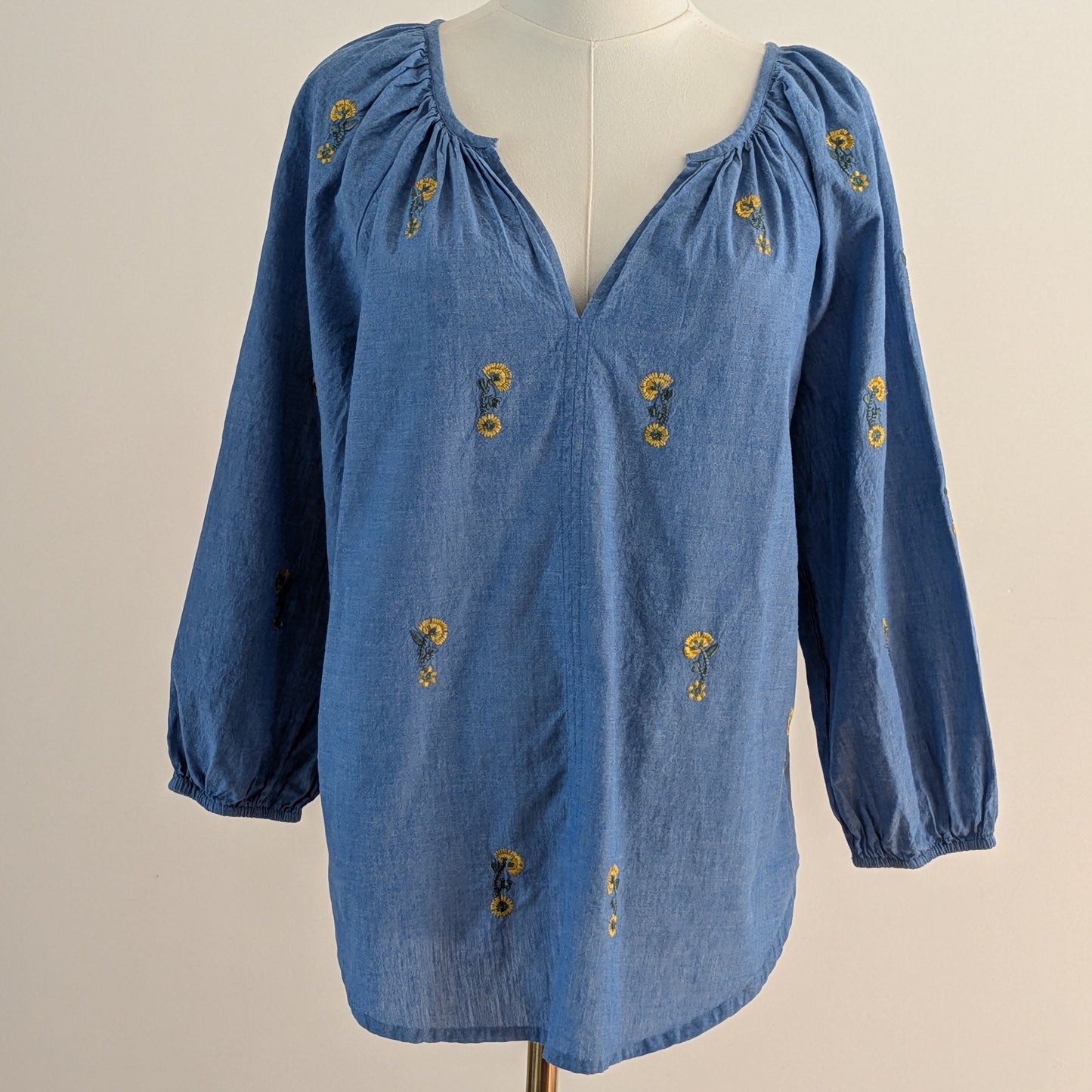Velvet by Graham & Spencer Floral Embroidered Cotton Top – M