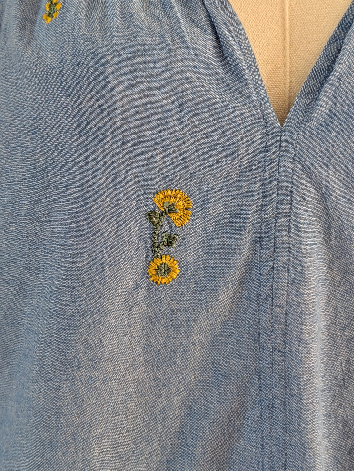 Velvet by Graham & Spencer Floral Embroidered Cotton Top – M