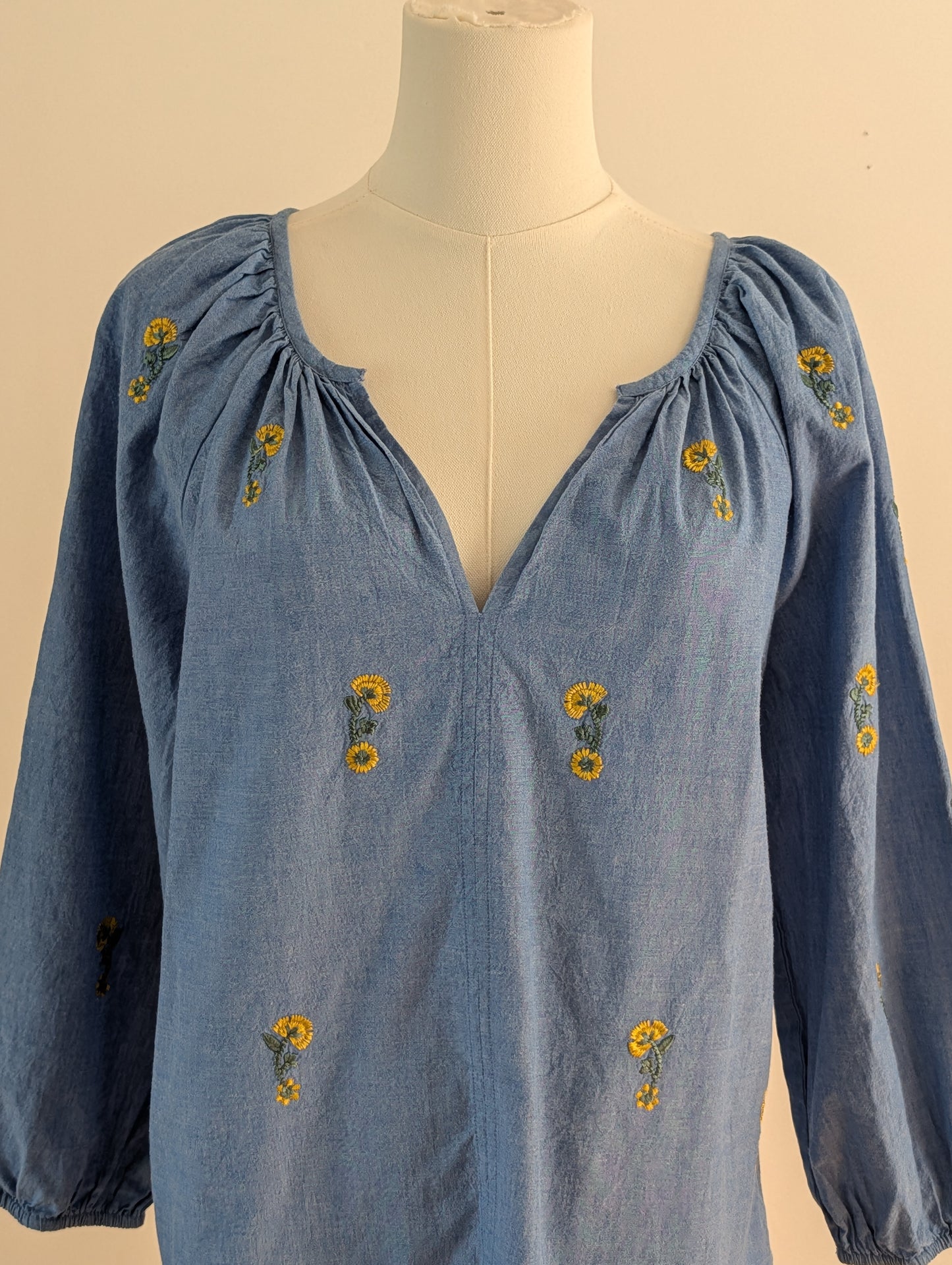 Velvet by Graham & Spencer Floral Embroidered Cotton Top – M