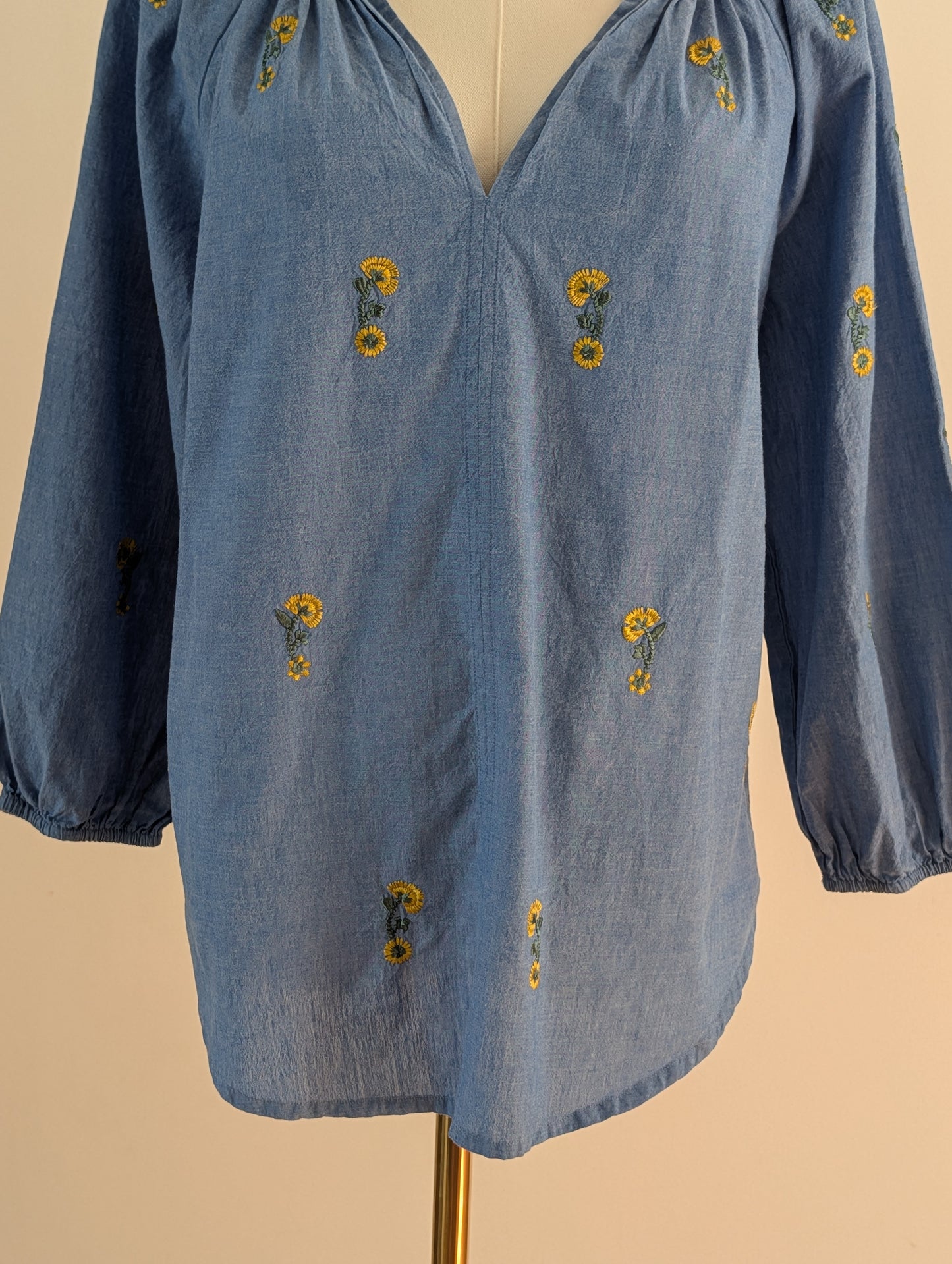 Velvet by Graham & Spencer Floral Embroidered Cotton Top – M