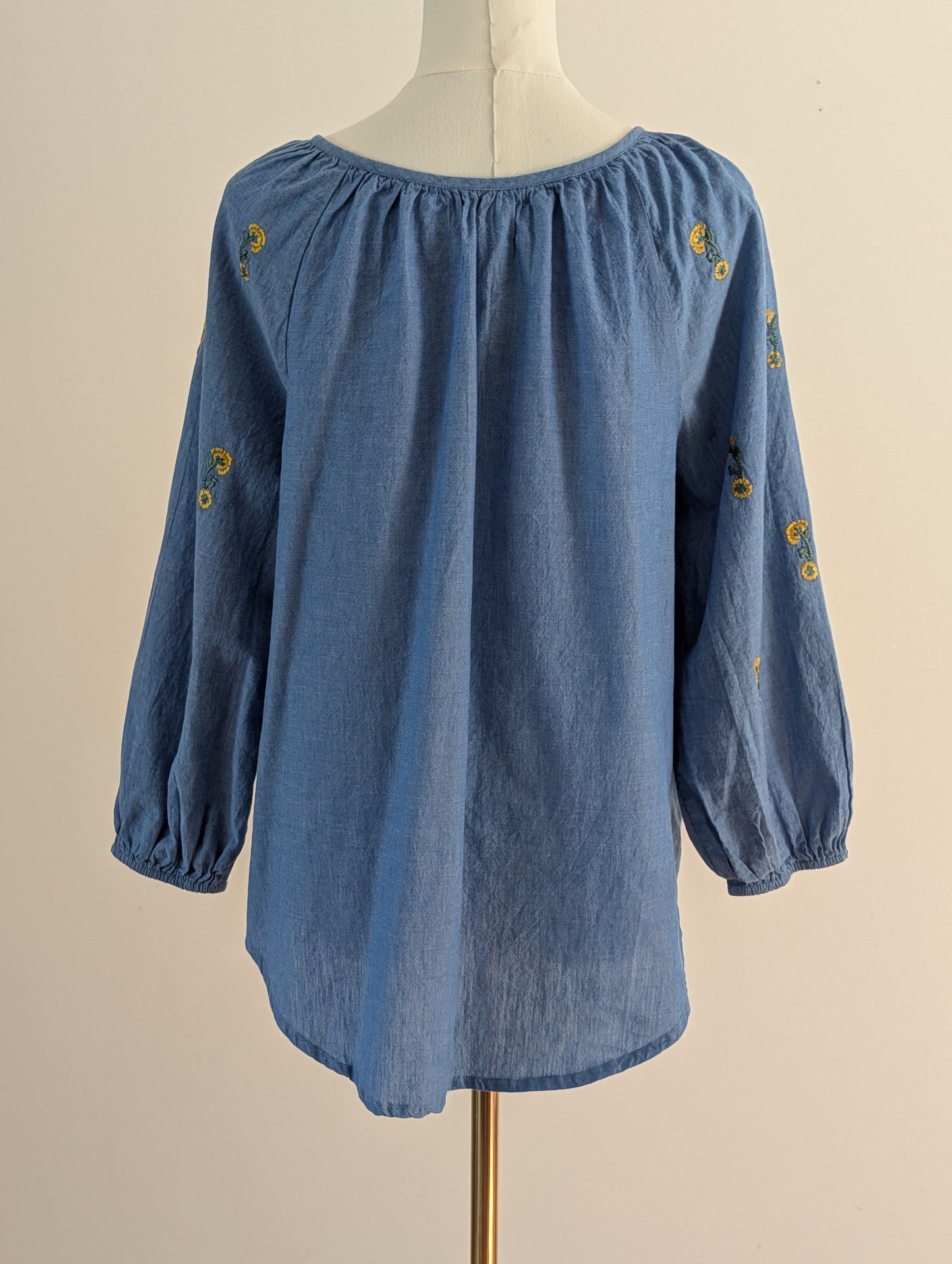 Velvet by Graham & Spencer Floral Embroidered Cotton Top – M