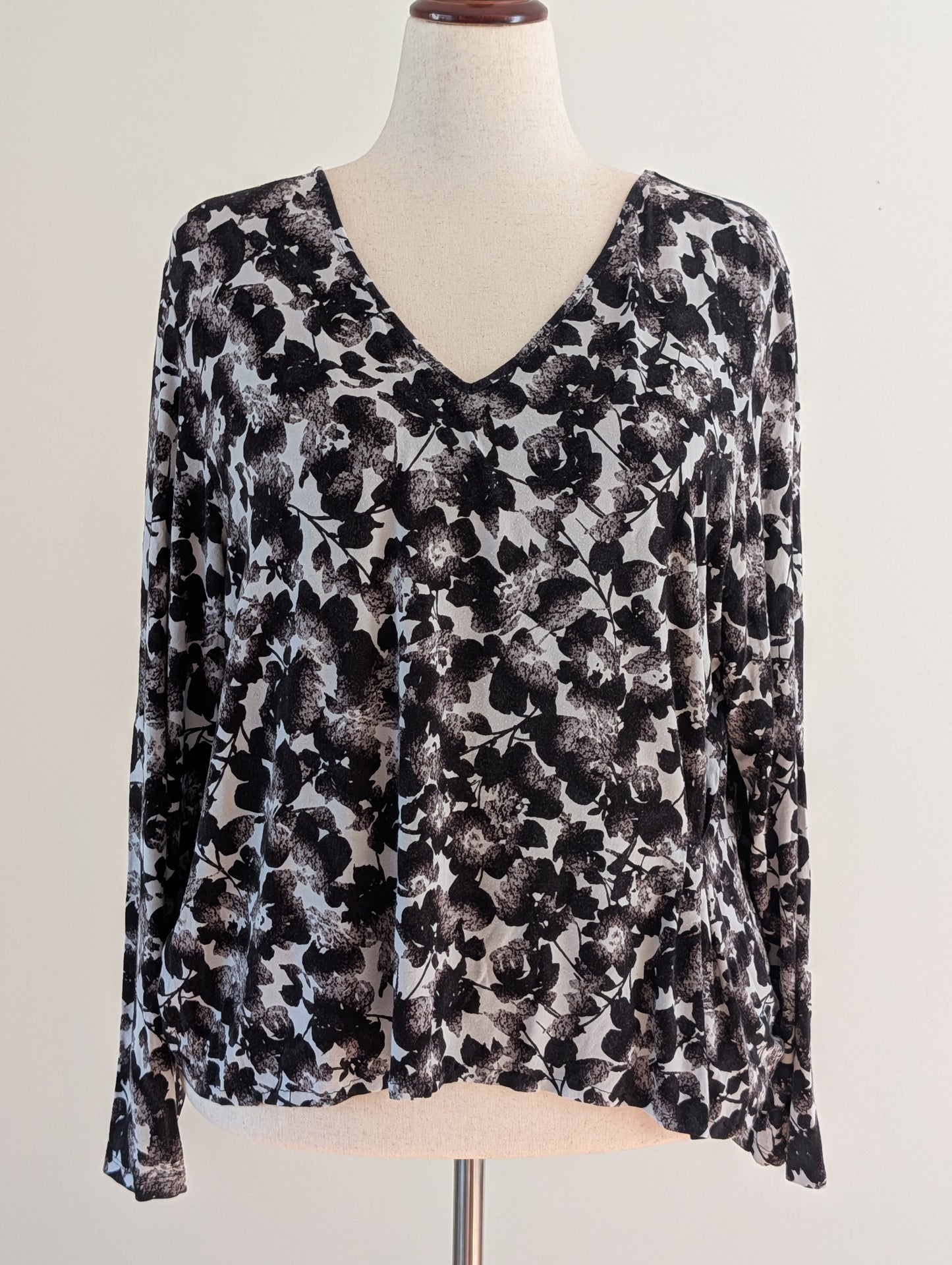 J.Jill Wearever Black Floral Tunic Top – XL