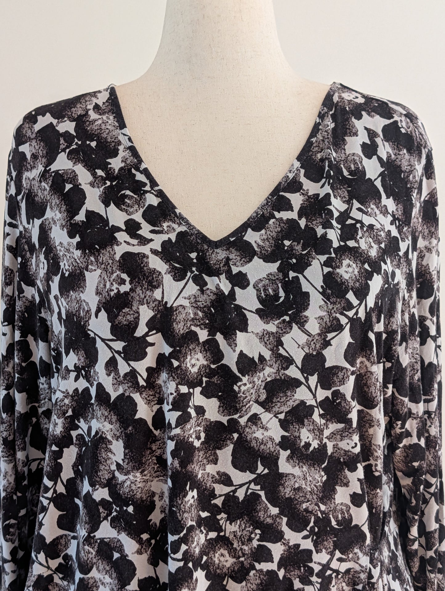 J.Jill Wearever Black Floral Tunic Top – XL