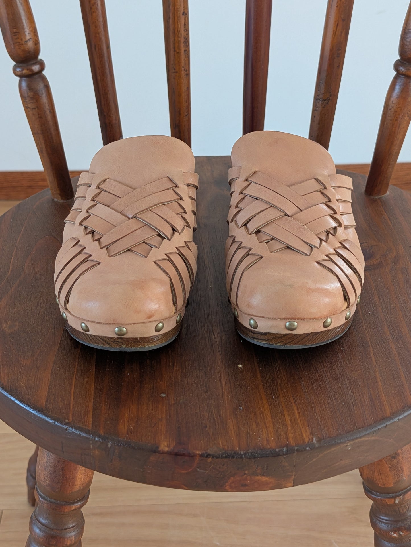 KORKS Matisse Woven Leather Wood Heel Clogs – 6