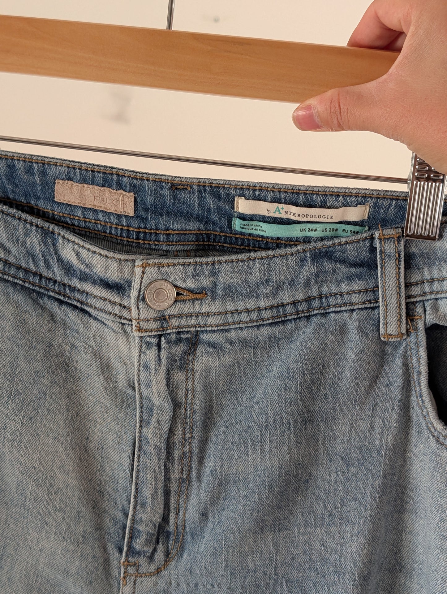 Anthropologie Pilcro Distressed Light Wash Jeans - 20W
