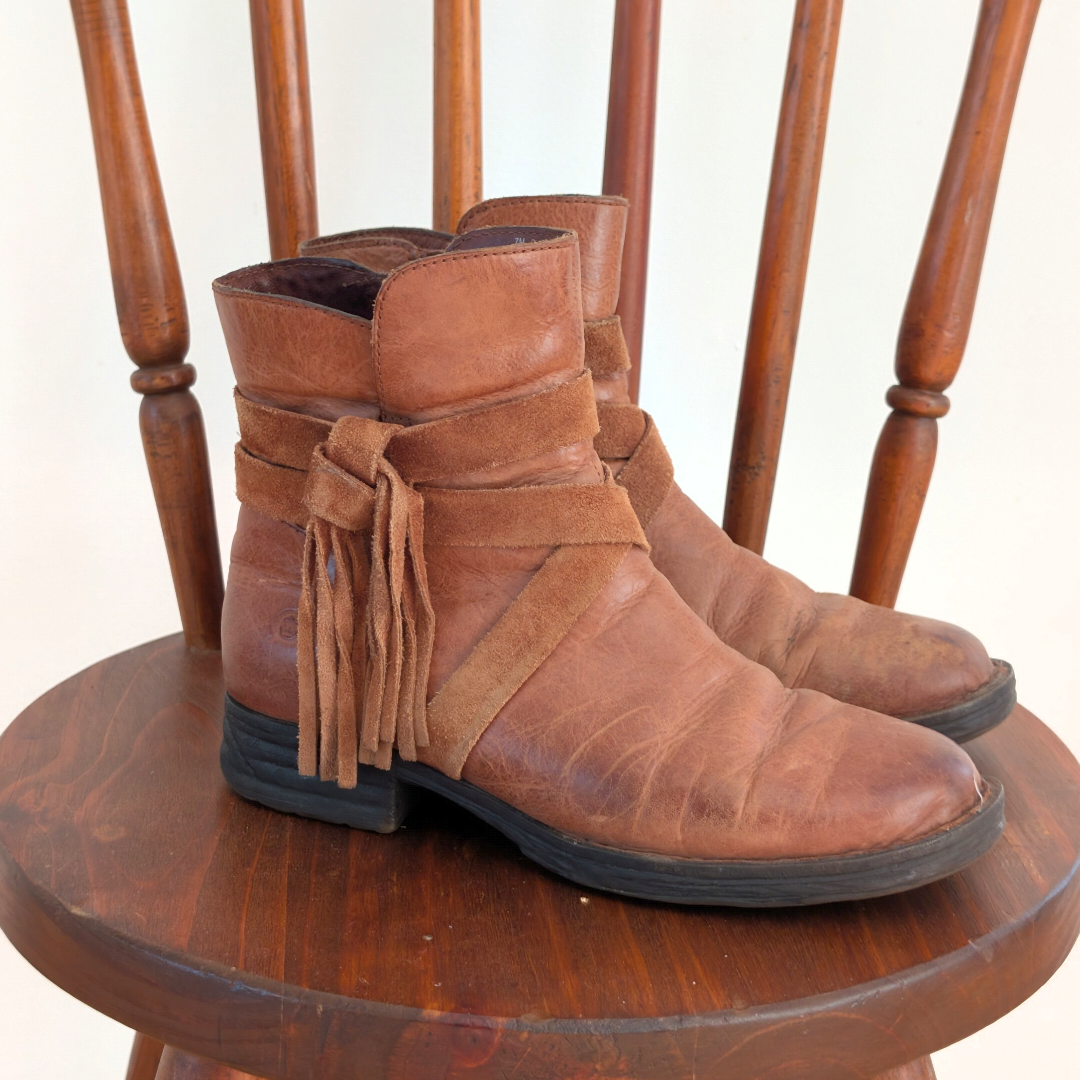 Born Perl Boots Boho Fringe Leather - 7
