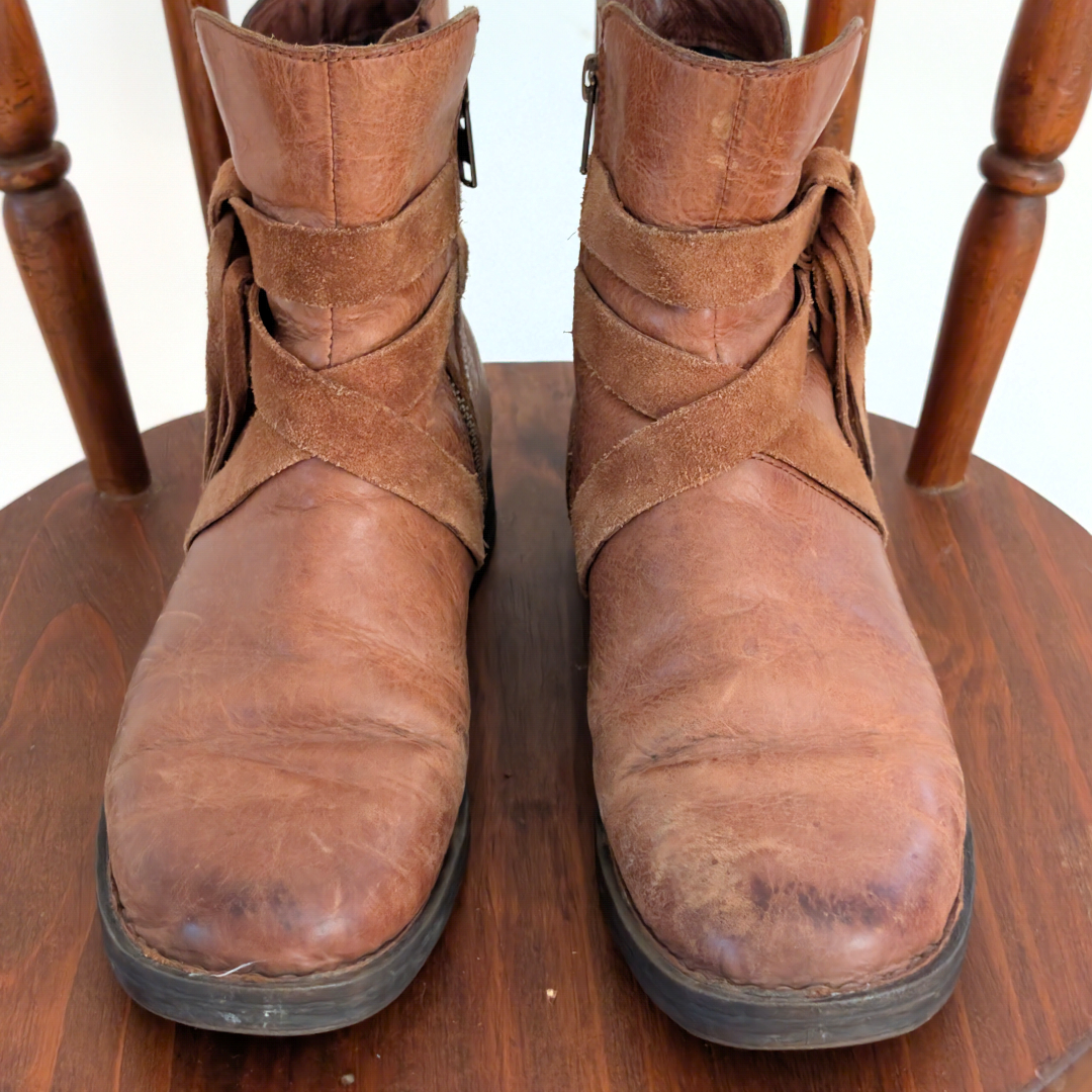 Born Perl Boots Boho Fringe Leather - 7
