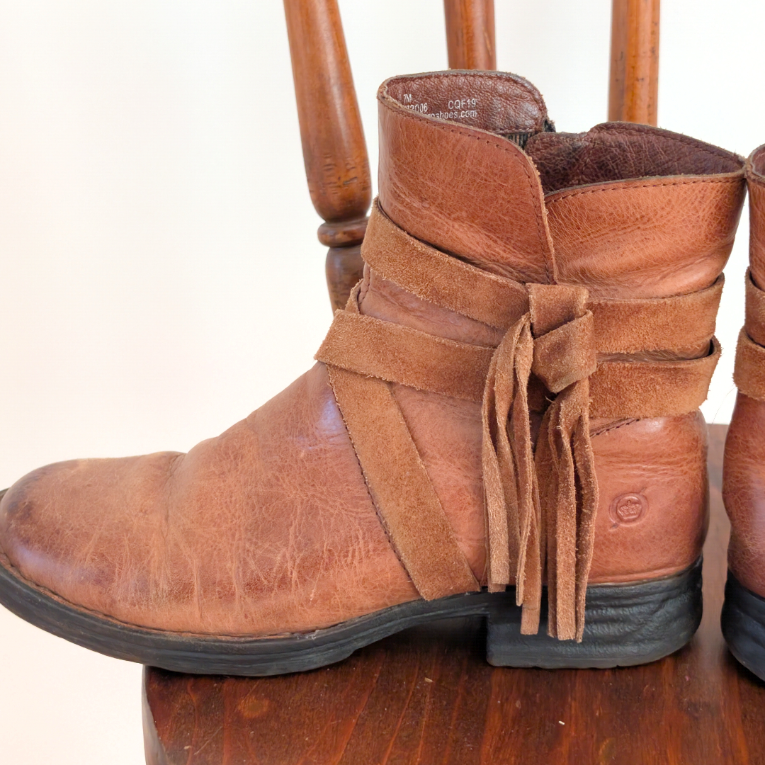 Born Perl Boots Boho Fringe Leather - 7