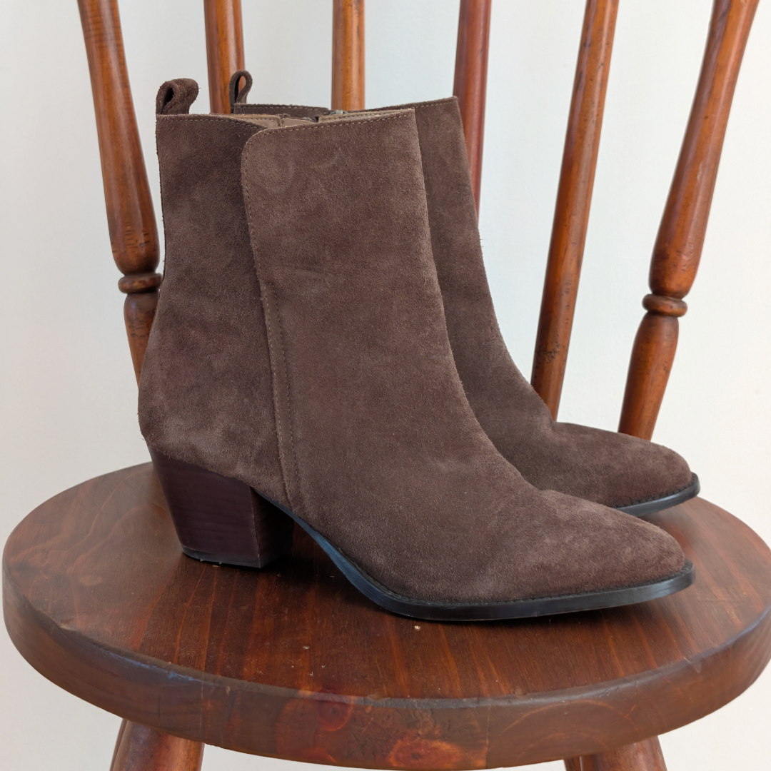Banana Republic Booties Western Suede Olive - 9