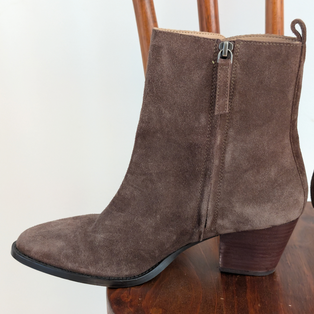 Banana Republic Booties Western Suede Olive - 9