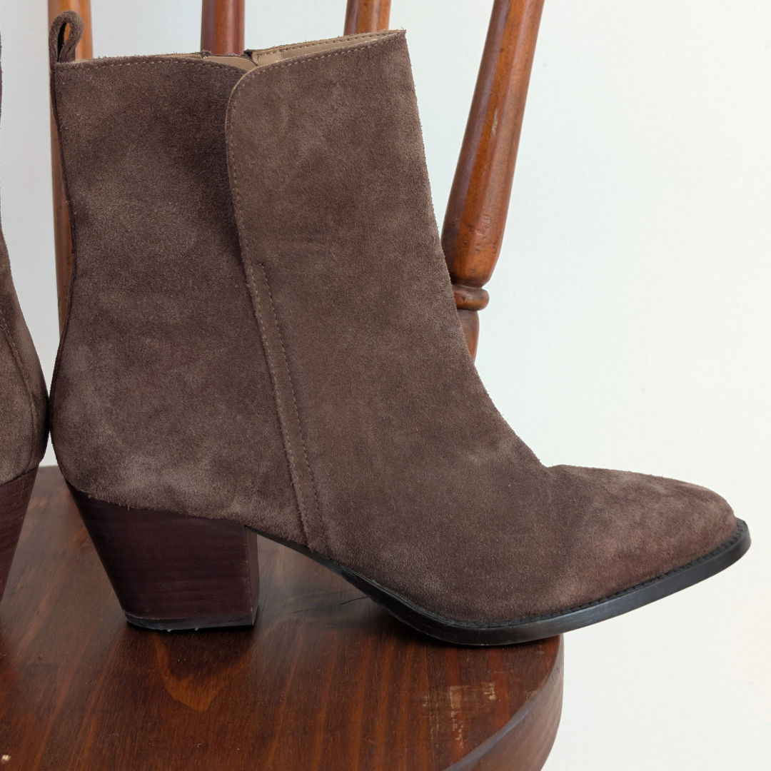 Banana Republic Booties Western Suede Olive - 9