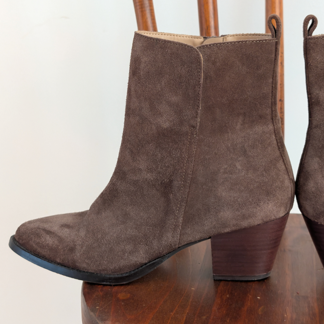 Banana Republic Booties Western Suede Olive - 9
