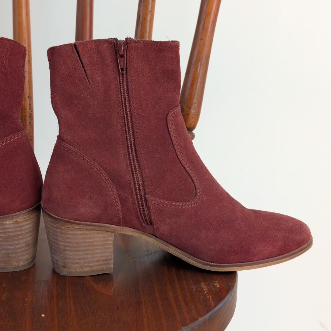 Crevo Jade Booties Western Suede - 9.5