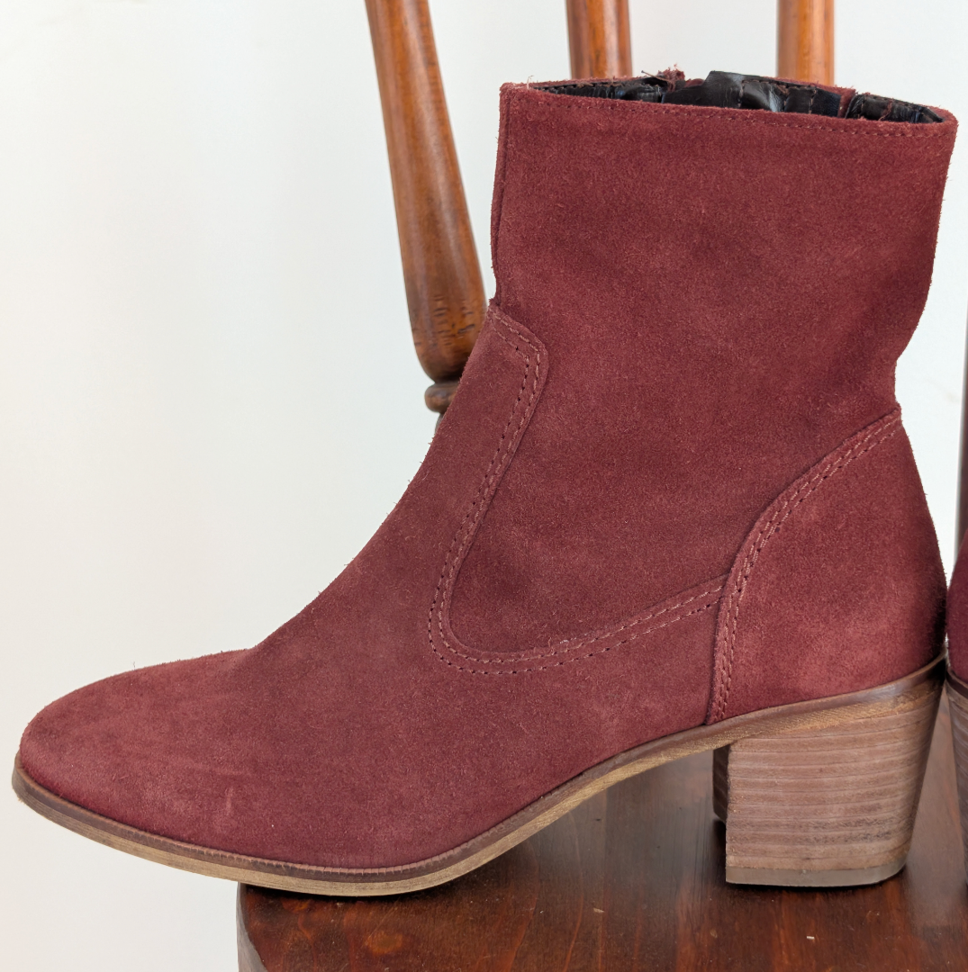 Crevo Jade Booties Western Suede - 9.5